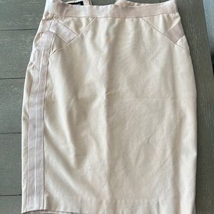 Bebe light pink pencils skirt. Looks great on!!